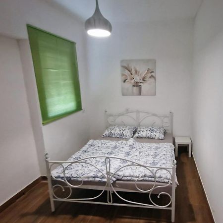 Apartman Lena Tusilovic ภายนอก รูปภาพ
