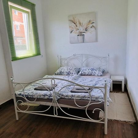 Apartman Lena Tusilovic ภายนอก รูปภาพ