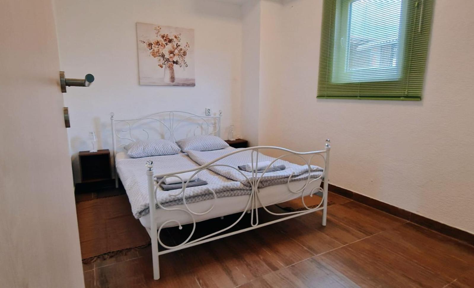 Apartman Lena Tusilovic ภายนอก รูปภาพ