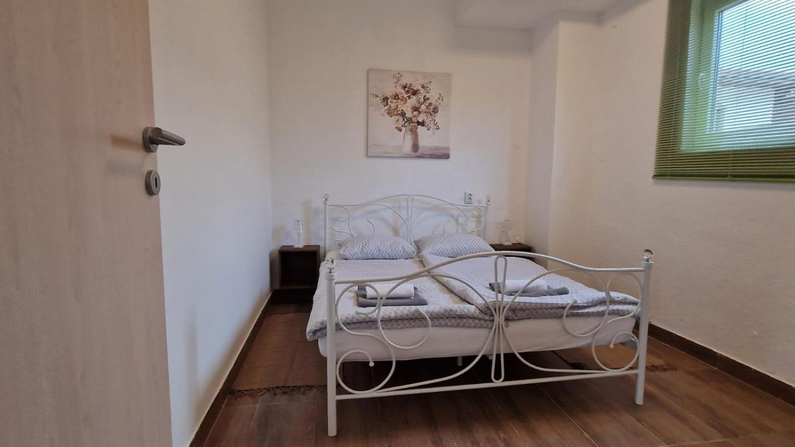 Apartman Lena Tusilovic ภายนอก รูปภาพ