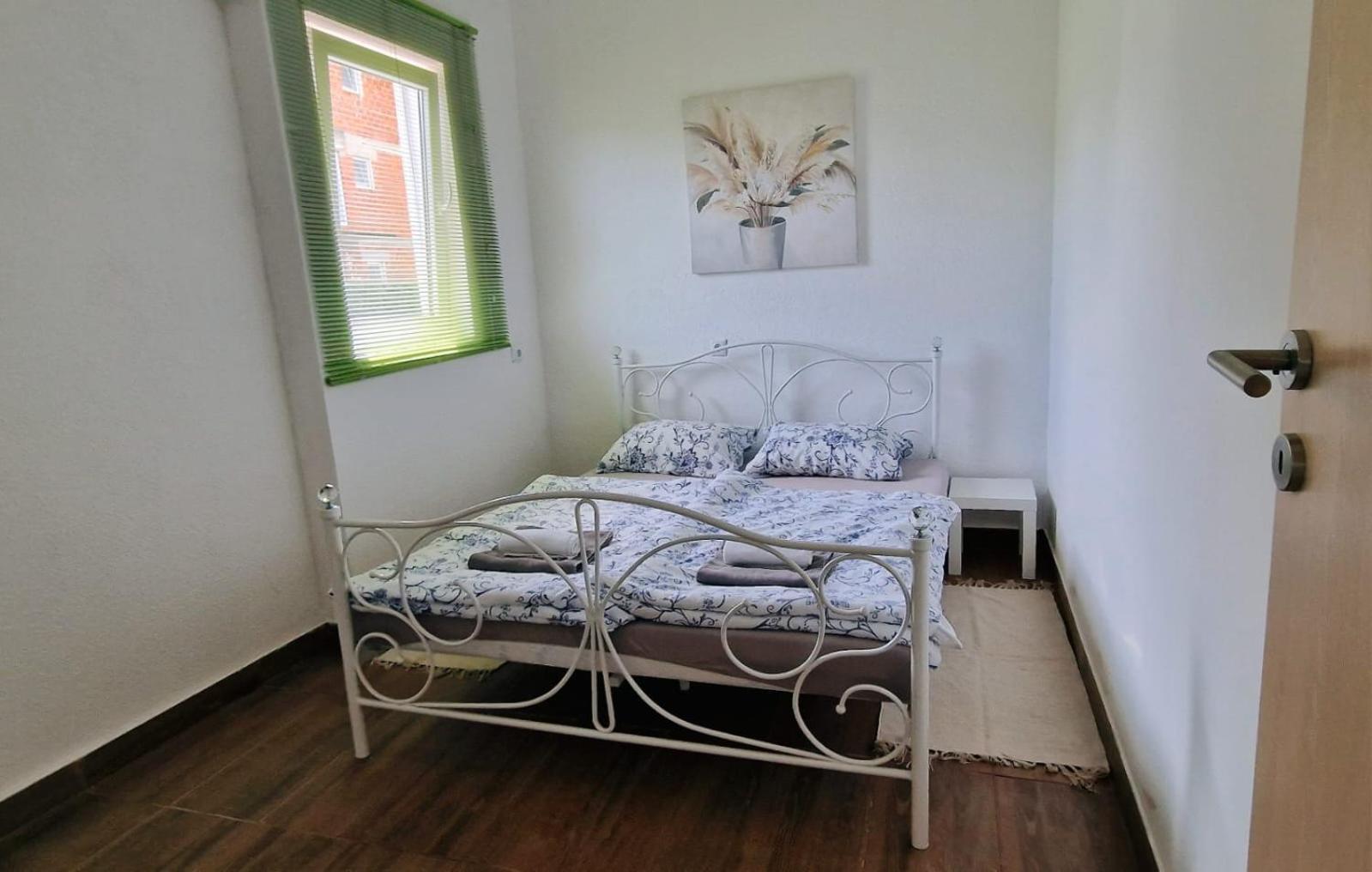 Apartman Lena Tusilovic ภายนอก รูปภาพ