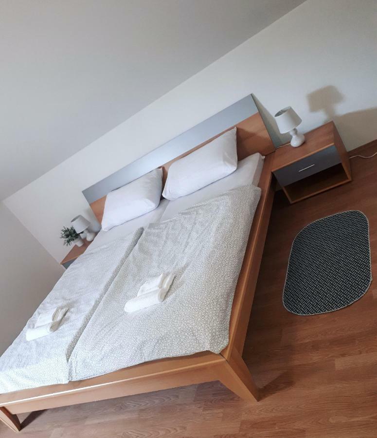 Apartman Lena Tusilovic ภายนอก รูปภาพ