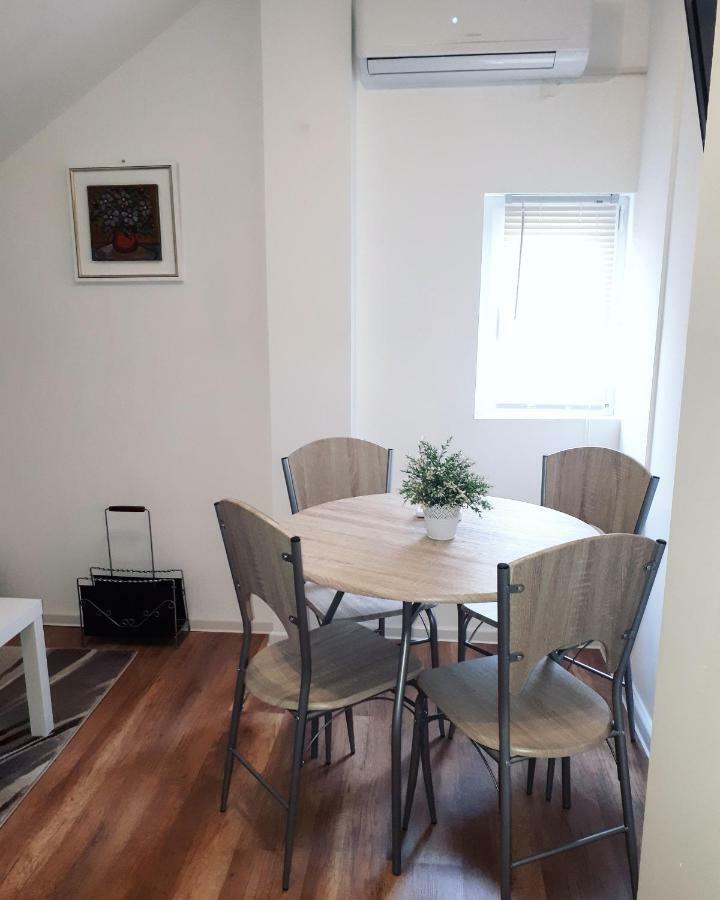 Apartman Lena Tusilovic ภายนอก รูปภาพ