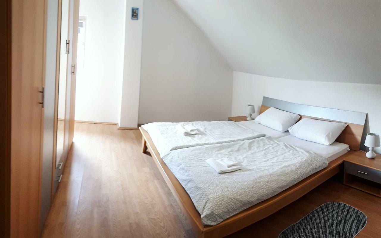 Apartman Lena Tusilovic ภายนอก รูปภาพ