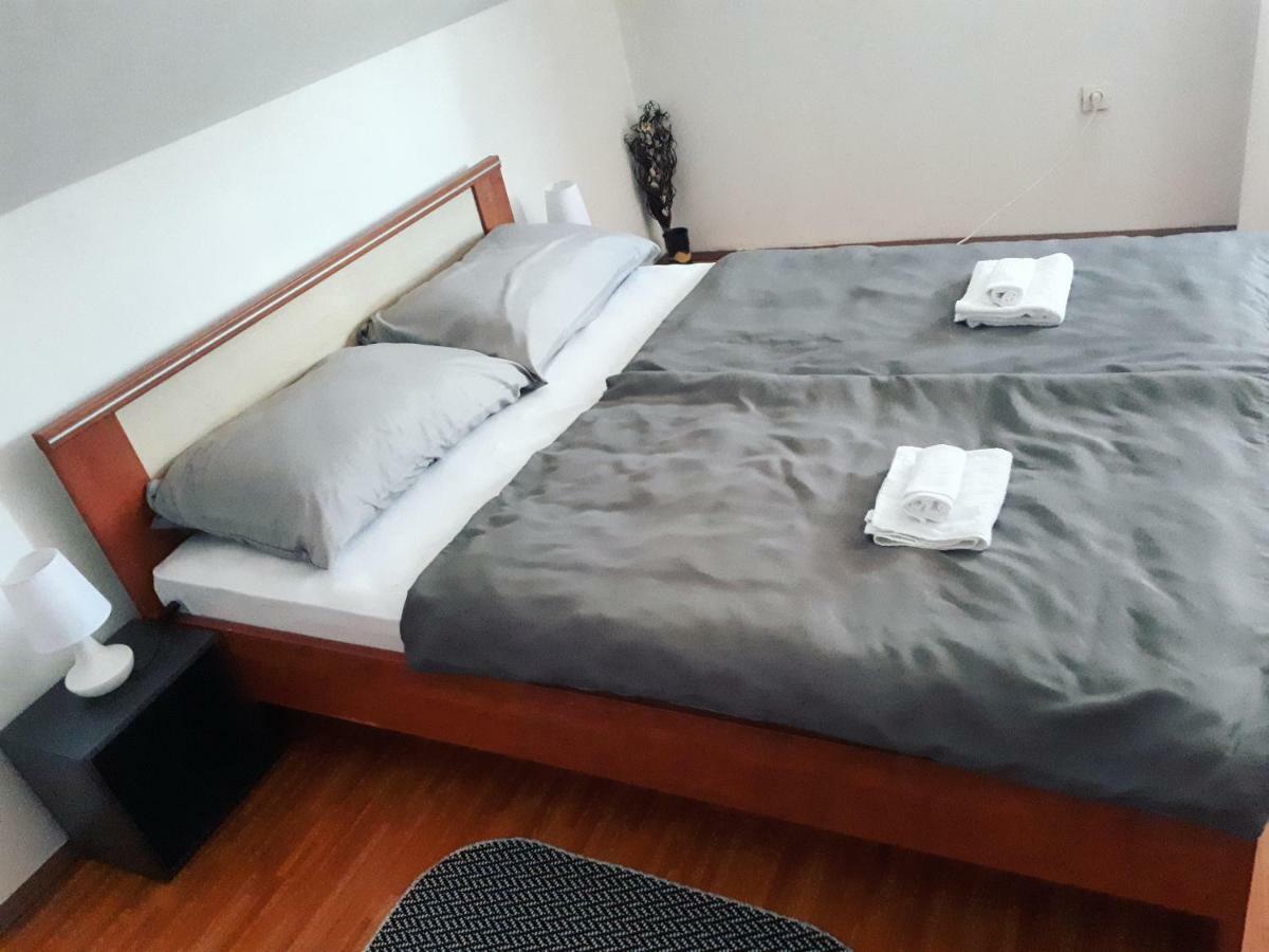 Apartman Lena Tusilovic ภายนอก รูปภาพ